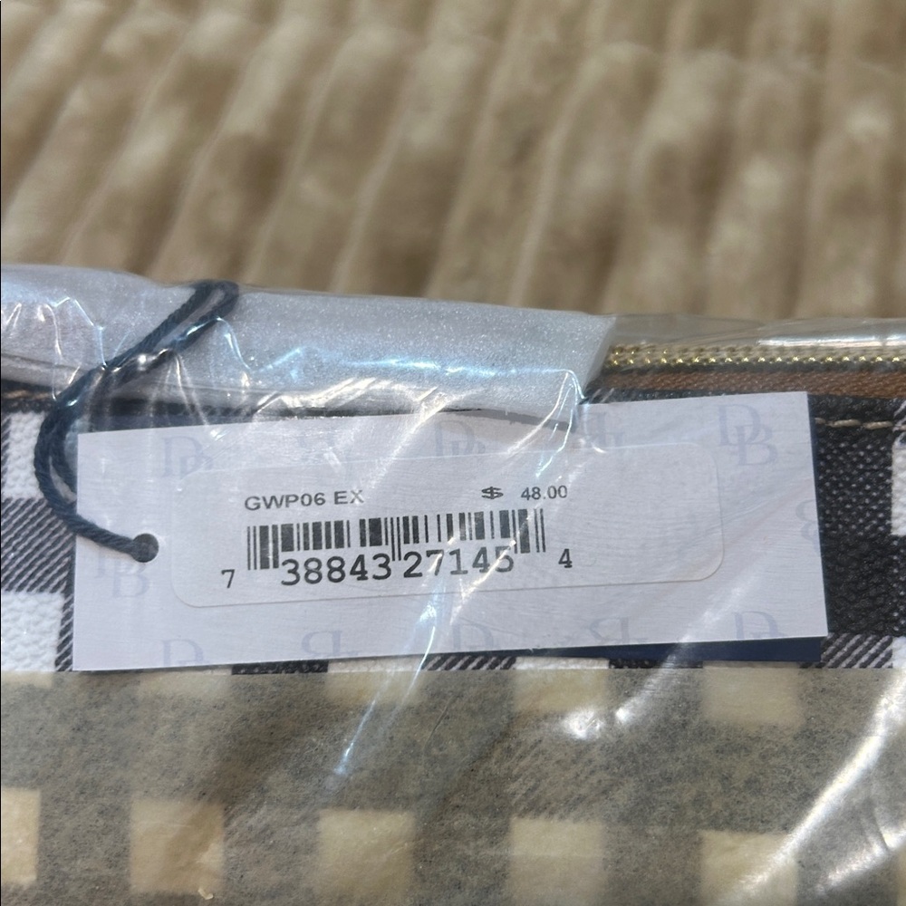 Dooney&Bourke Checkered Black and White Pouch - Picture 2 of 4